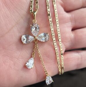 Elegant Gold Necklace with Crystal Accents